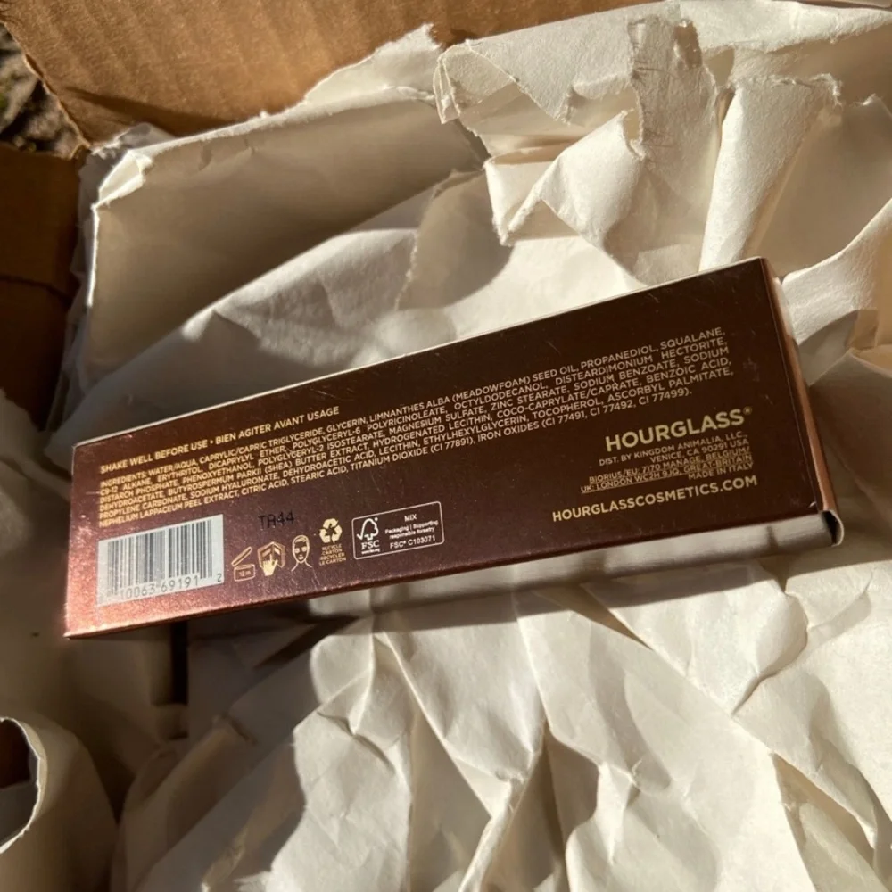 New Hourglass Veil Hydrating Skin Tint
